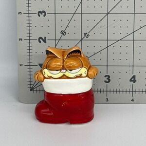Vintage 1981 Enesco Garfield Christmas Red Stocking Ceramic Figurine Korea Retro